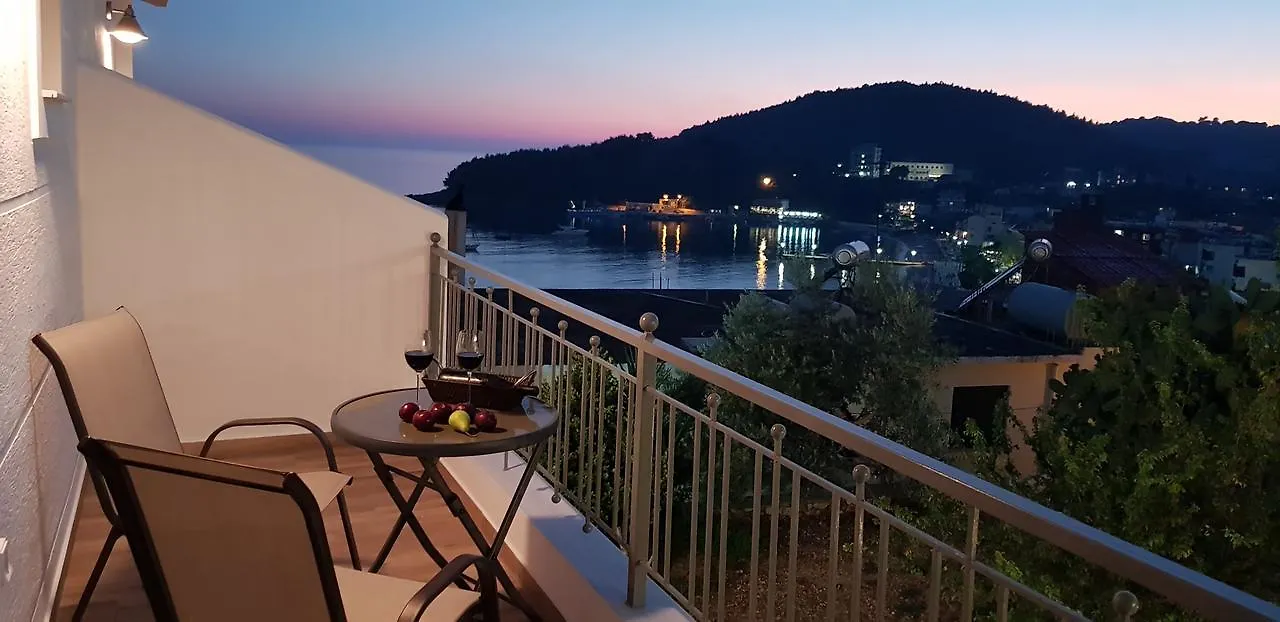 First House Apartment Himare 0*,